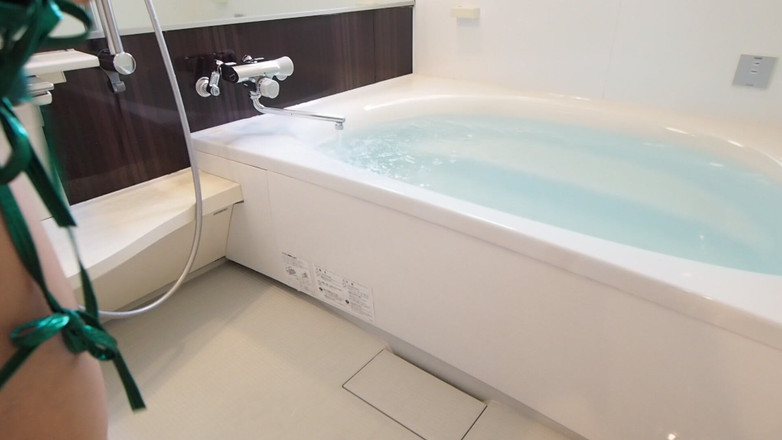 Mayumi Kanzaki: 成熟女性站立