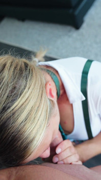 Fitness hocası sikinin her damlasını sıkıyor
