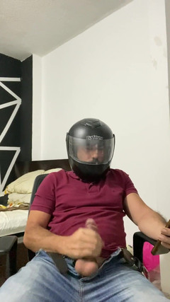 Latin mature king: メッセンジャーが私の写真に合わせて自慰をする パート1