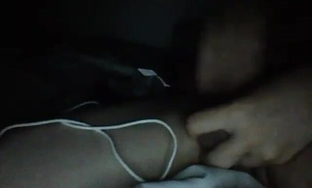 LilTaste: Culona masturbándose de noche en la cama solo &amp; assfingering; Sin...