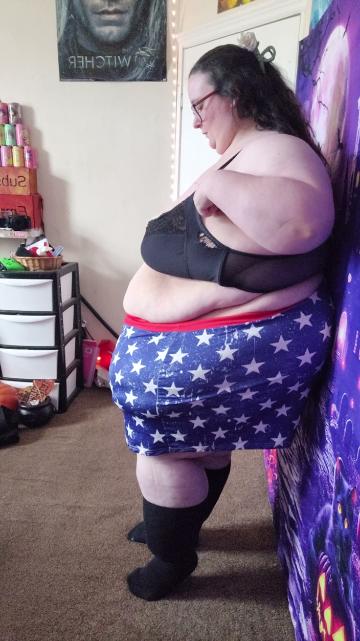 SSBBWLadyBrads: Hayranlarım için yandan soyunuyor