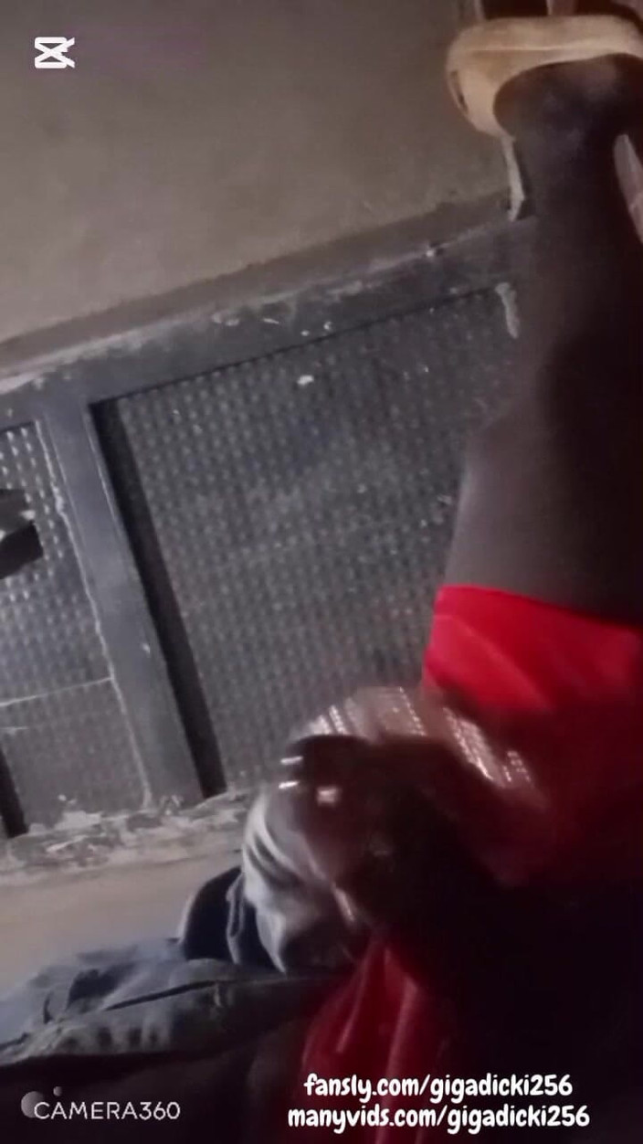 Hongi: Macocha była Tak Napalona, Że Musiałam Spuszczać Się Na Podłogę, Aby...