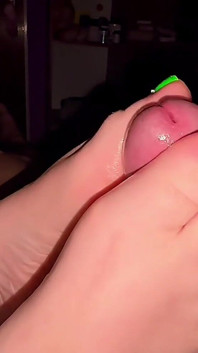 Real Amateur Footjob Fine Toes Close up