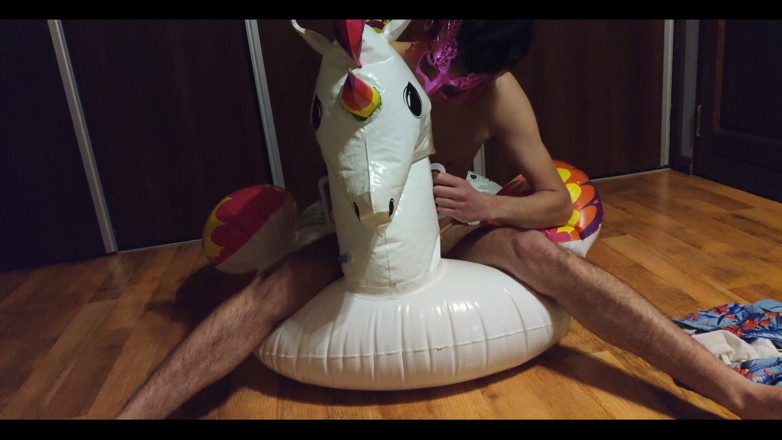 Floatie Boy: Gobba a secco sul mio unicorno gonfiabile