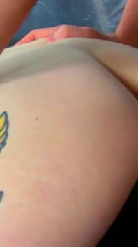 Ninfomane tatuata per un grosso cazzo!