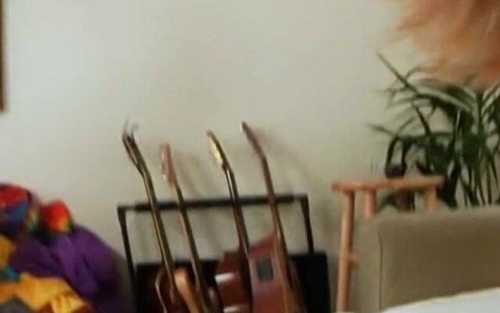 Homegrown Video: Alyssa Austin toma la polla de Jay en su coño...