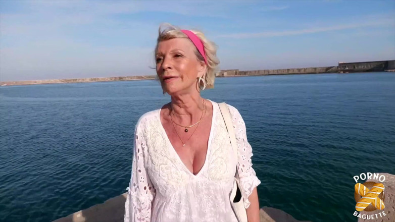 Porno Baguette: Eva 70 years old still wants two beautiful cocks