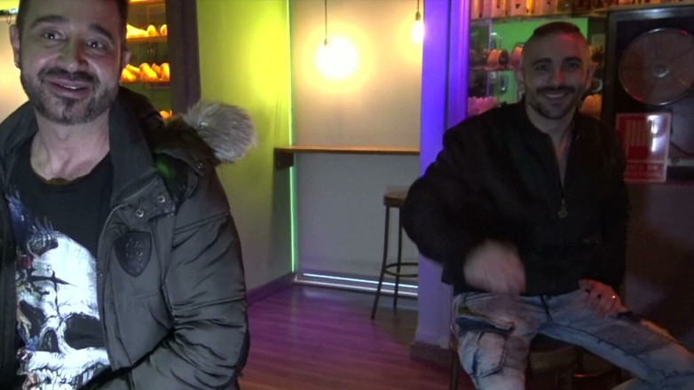 First sex experience with boy for straight: Hårig kille knullad av en zigenare