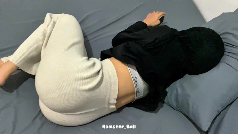 Hamster_Ball: मेरी 18+ मुस्लिम सौतेली बहन को उसके कमरे में परेशान करना