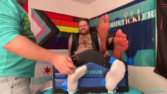 Ticklish Chubs: Peluda Ryan recebe uma boa cócegas