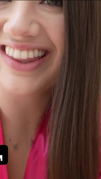 Țâțele mari ale lui Alyx Star pot sări și futai - Vrei să vezi ce poate face curul ei? - Film complet gratuit