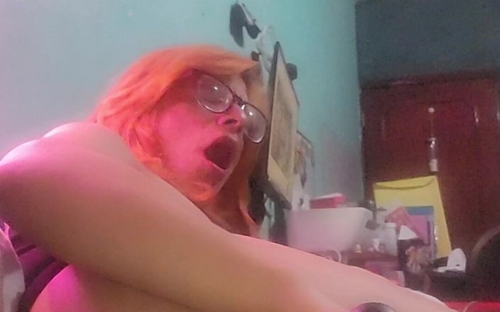 Our threesome adventures: Tranny szarpie się myśląc o tobie