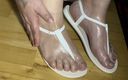Zsaklin&#039;s Hand and Footjobs: Kaki dan sandal seksi berlumur minyak impian