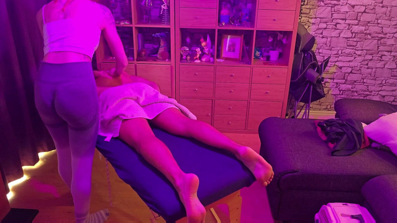 MassageRoomX: Aku Berkunjung ke Studio Pijat Rumah Cici