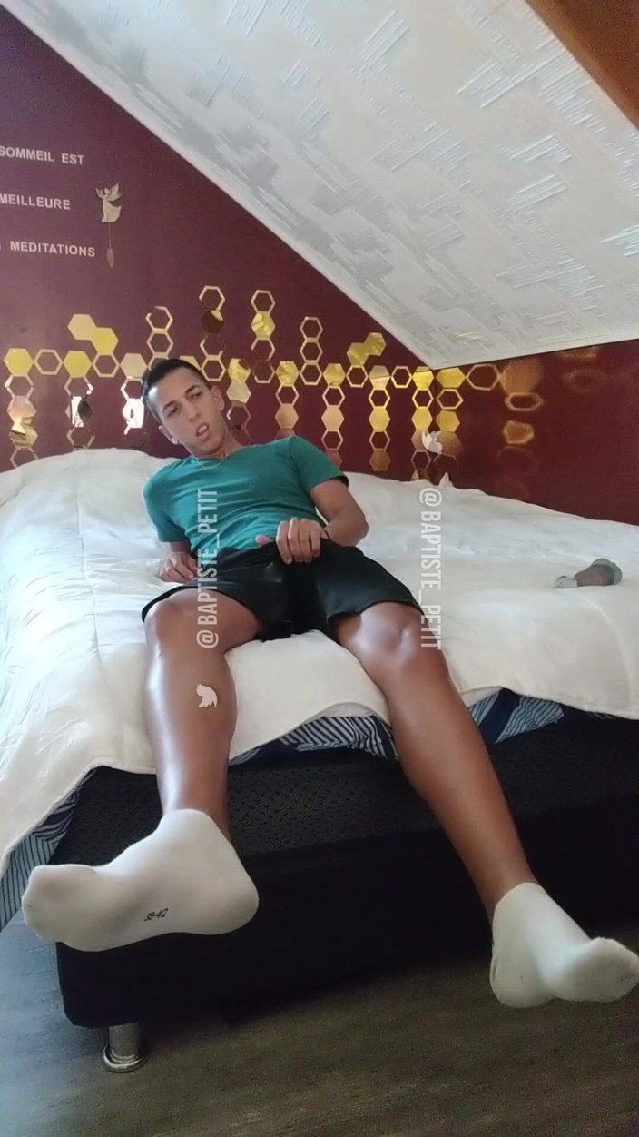 baptiste_petit: Bir çift çorap içinde.