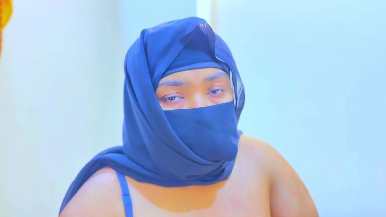 Aria Mia: Kdo chápe sexuální potřeby mé kundičky? Teď nemůžu ovládat svůj...