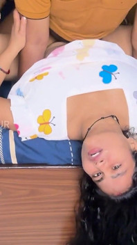 Žhavá sexy desi nevlastní sestra kouří a hardcore sex 