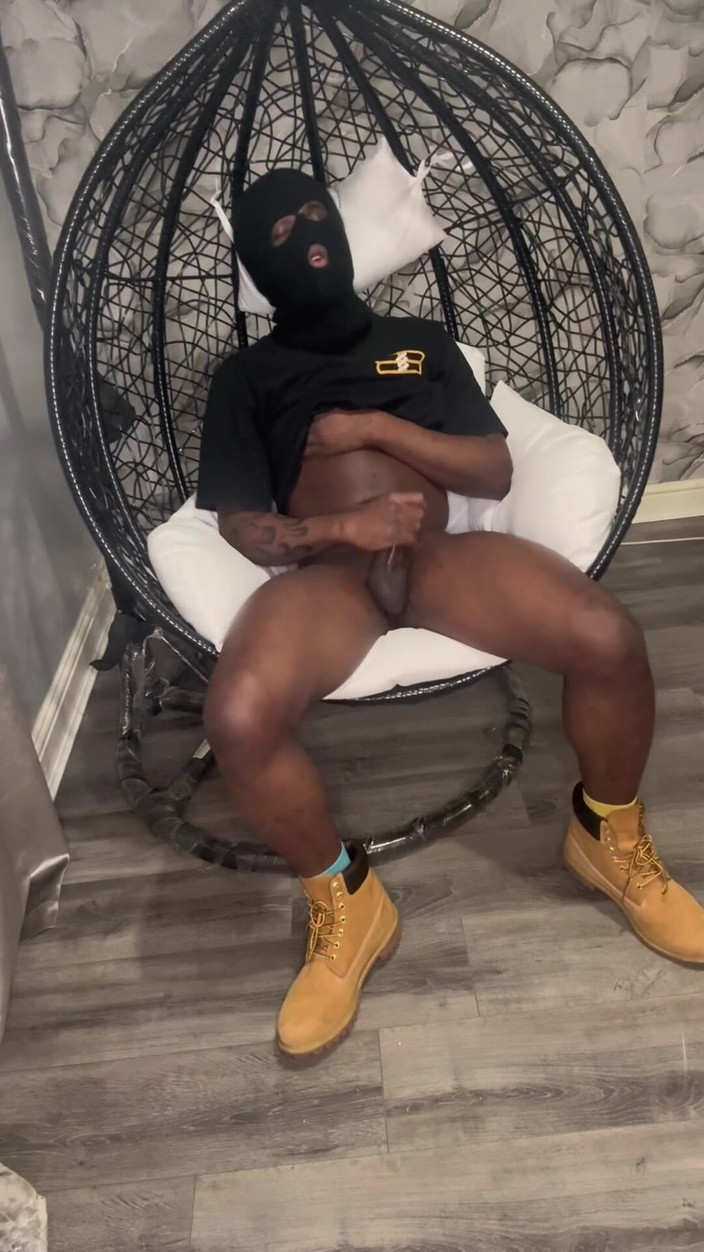 Nofaceguy09: Meine managerin erwischte mich beim masturbieren, sie beschloss, mitzumachen und...