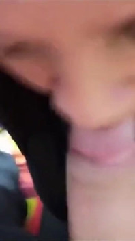 MILF suka menghisap batang - blowjob rakaman dekat