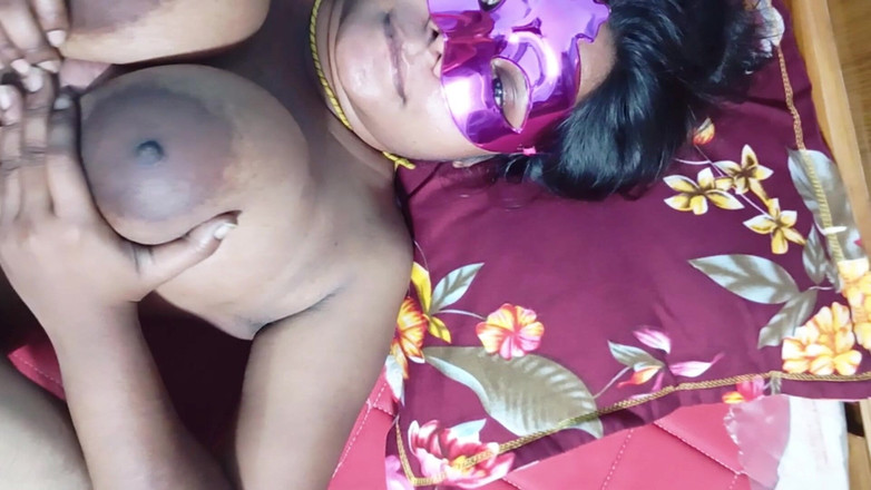 BeautyAnu: Indische desi mit dicken möpsen