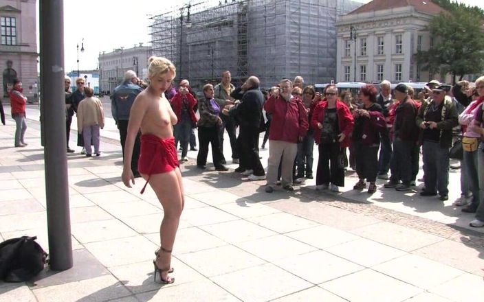Public Disgrace by Kink: Avrupa'nın en iyileri: herkesin içinde güldü ve sikildi