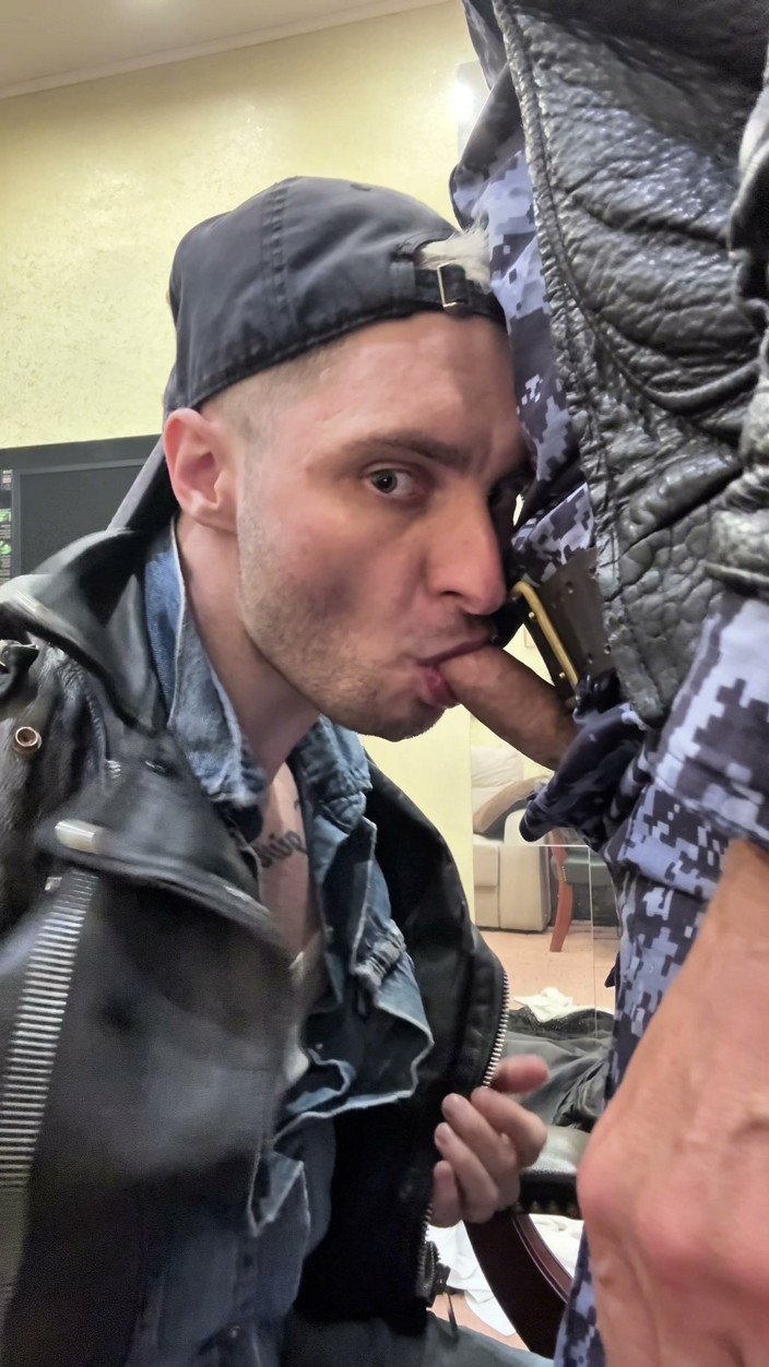 KinkySirius: Kinkysirius Was Arrested by Cop Again
