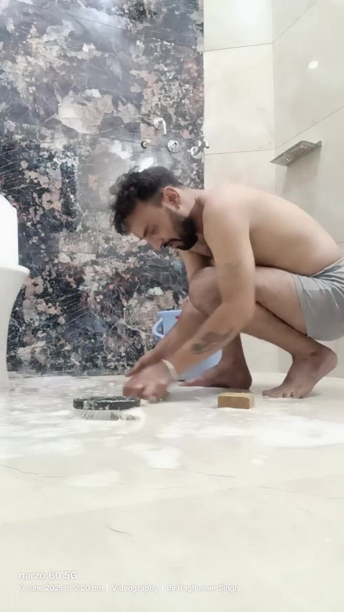 Rajasthani-old-lover: Il patrigno indiano e il patrigno si divertono nella doccia