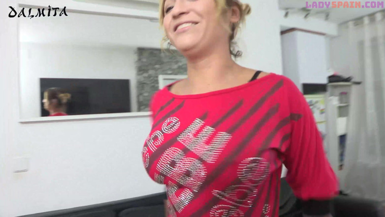 Lady Trans: Sexo a três de loira com peitos naturais fode um...