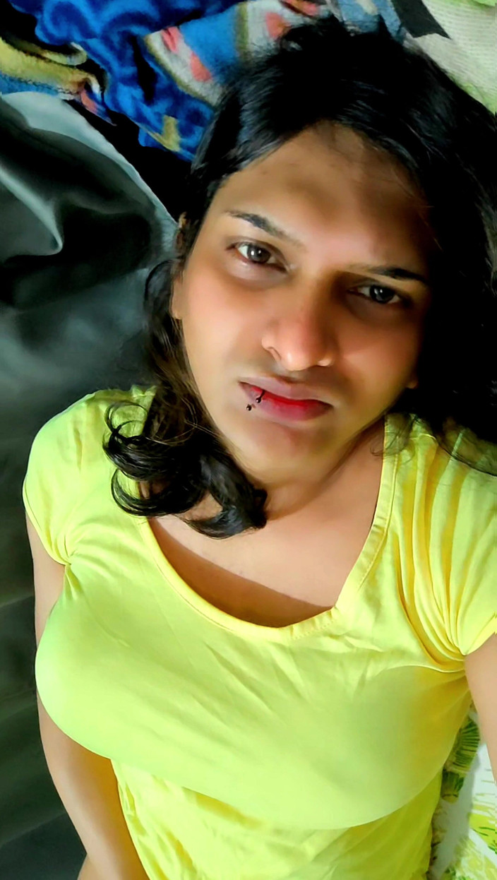 Zoyasazadai: Зоя Шезаді сьогодні насолоджується щасливим днем Святого Валентина щіткою для волосся, тому що я зараз самотня