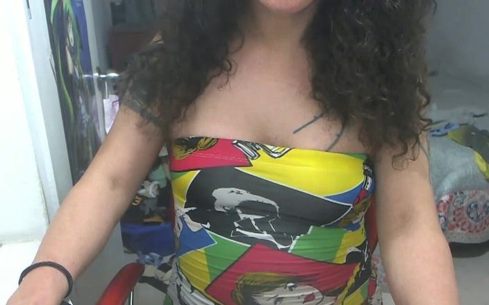 Nikki Montero: Queria mostrar meu vestido fofo de um show na webcam
