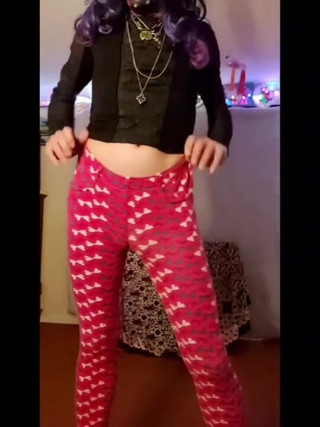 Lizzaali: Practising my walk in my stilletos and stretch pants