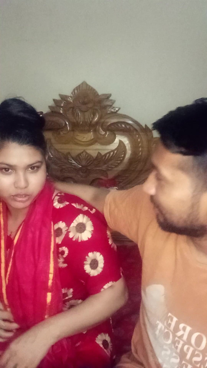 Desivideo: Un puceau desi apprend à baiser par sa MILF aux super...