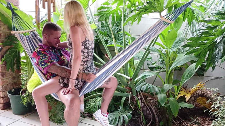 Bigjoefuckalott: Hawaii se fute în aer liber cu o mică minionă hawaiană...