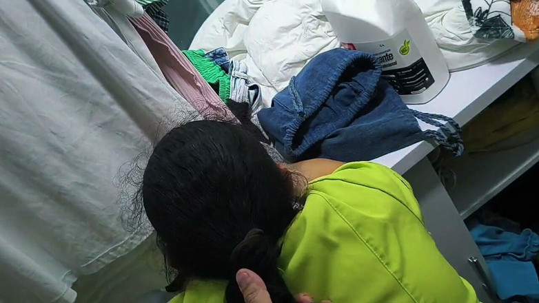 Milfcaliente69: Ho assunto un'cameriera MILF ed è molto monella, amo vedere quel...