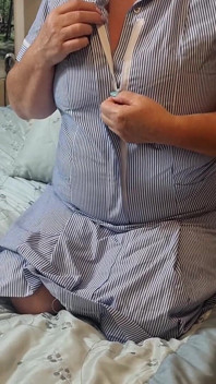 Naughty Nurse Julie - Bra Reveal &provocando peitos enormes - 002-s-v-3-enfermeira-mamas