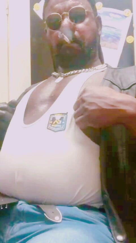 Black smoking muscle stepdad: Jantan berotot Denim Boots Merokok Titpig Solo