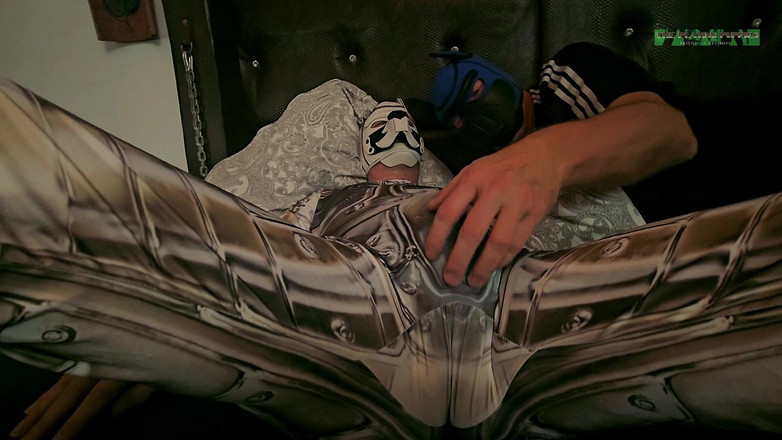 The Playing Puppies: 在卧室里玩小狗摔跤，脚崇拜和戏弄 第1部分