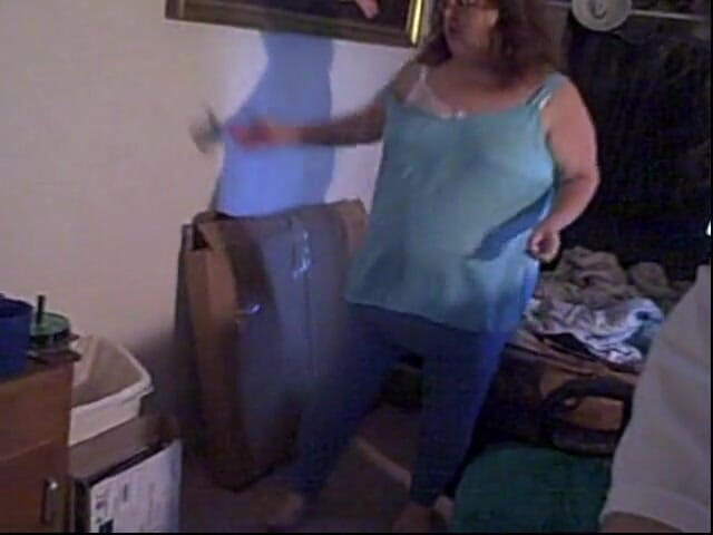 BBW nurse Vicki adventures with friends: İri güzel kızıl saçlı kadın mavi kıyafetli dans eden kamera şovu