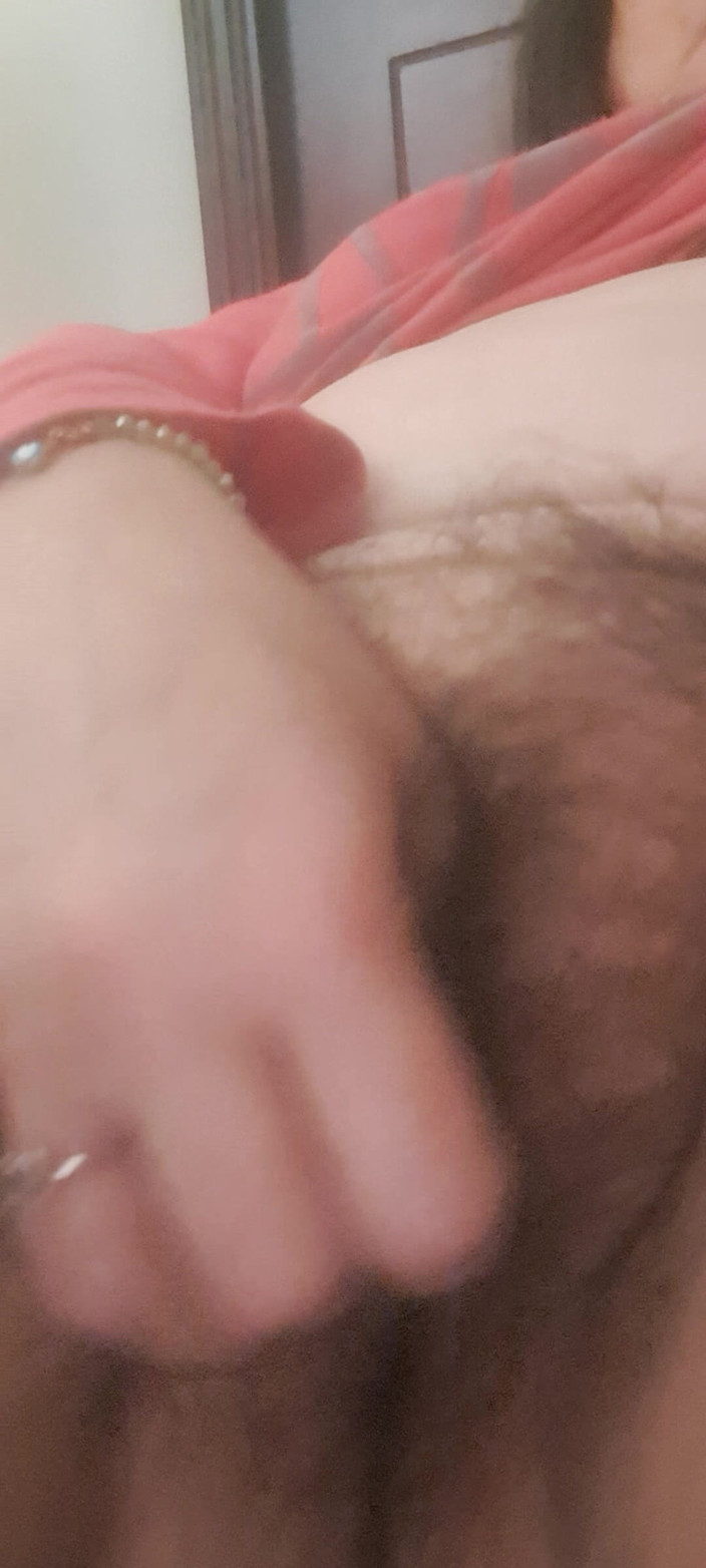 Mommy big hairy pussy: Ibu-ibu sange ini pamer tubuh dan memeknya yang berbulu