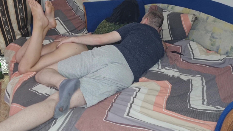 Viktoria_sekret: Moglie scopata da un amico davanti al cornuto
