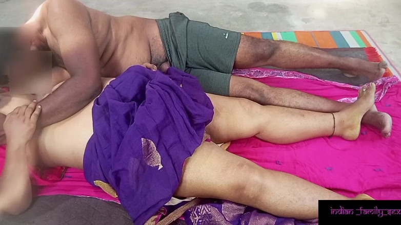 Indian IFS: Matrigna seduce il figliastro mentre beve