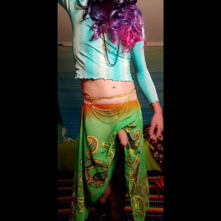 Lizzaali: Skirt tembus pandang dan sisipan batang mini