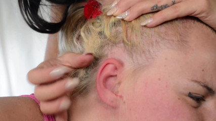 Hunterotic: Ear Fetish - autor: Nia Black i jej niewolnica Kornelia Blond