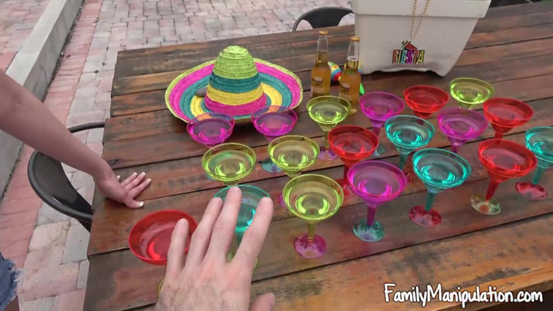 My Pervy Family: Adik tiri mengongkek Cinco De Mayo saya