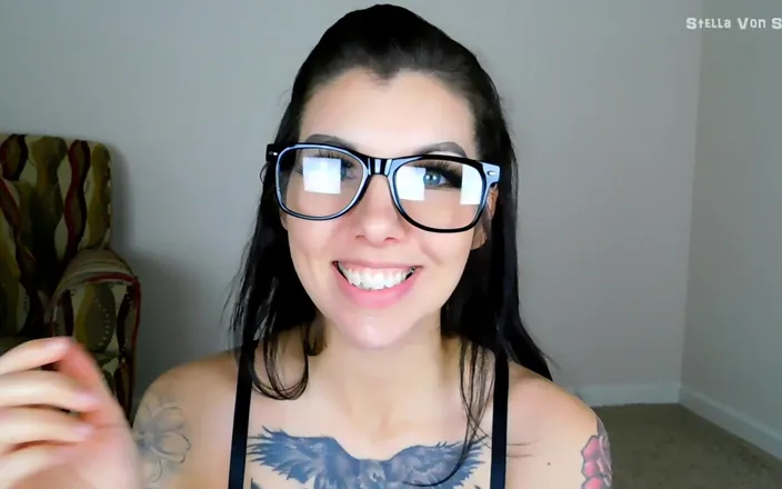 Stella Von Savage: Geek Girl Gets Kinky - POV Blowjob