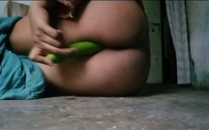 RIMSHA: Bhabi nóng bỏng lấy dưa chuột và có bộ ngực...