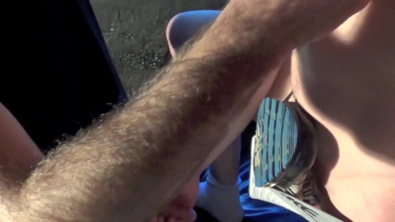 Gaybareback: Nohy se ponížou v zákuku