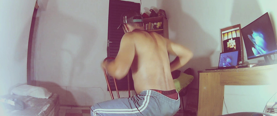 Stink HairyMale: Duduk di kursi