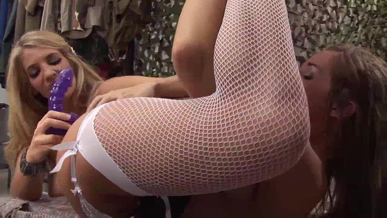 Super boobs LTG: Phụ nữ ngực khủng là đĩ và họ thích làm tình # 3 -...