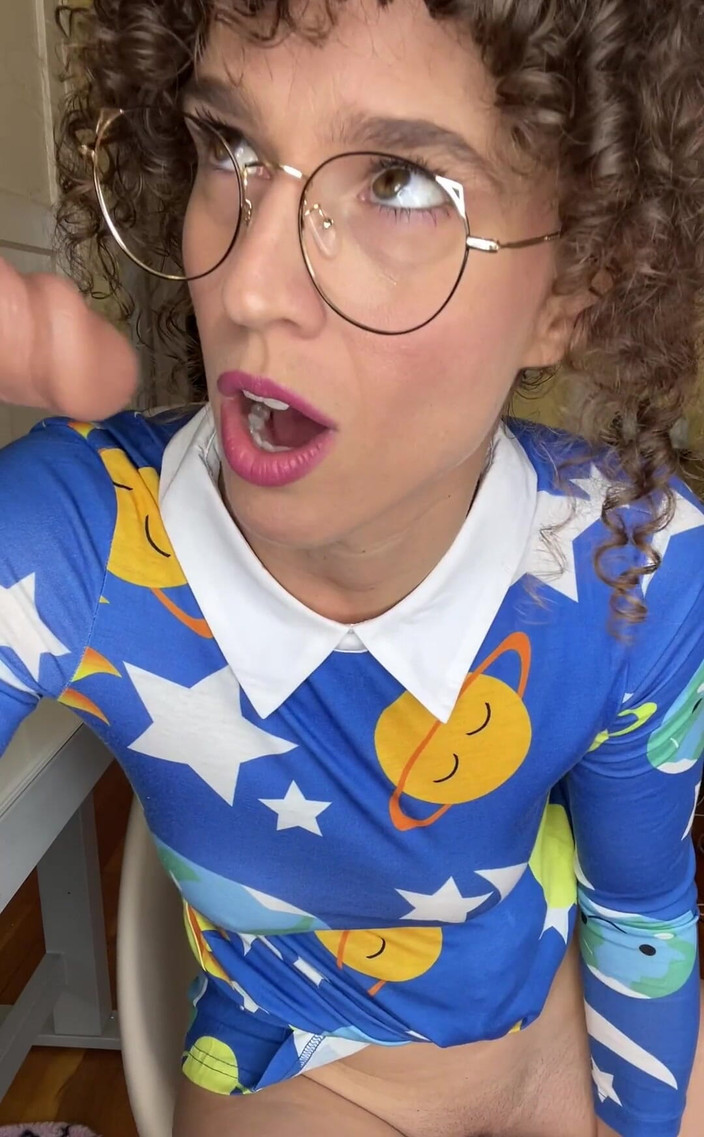 VibeWithMommy: JOI la figliastra visita il patrigno al giorno del lavoro!...